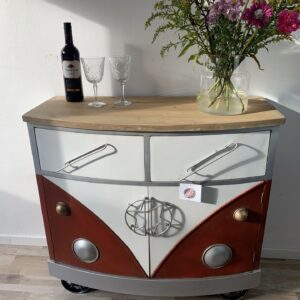 Uniek dressoir / Kast in Retro Bus Look.