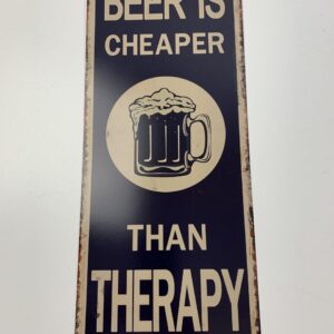 Metalen wandbord "beer is cheaper than therapy"